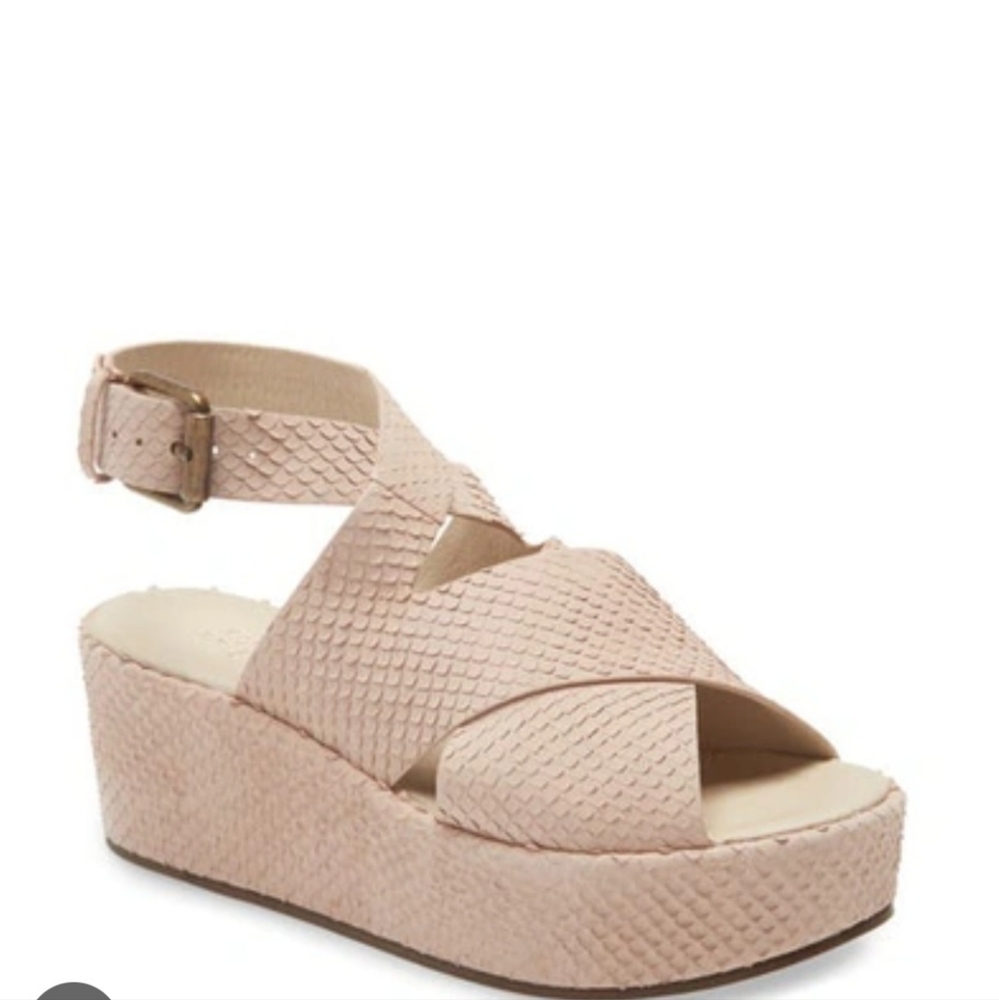 Matisse “Runaway” Wedge size 6